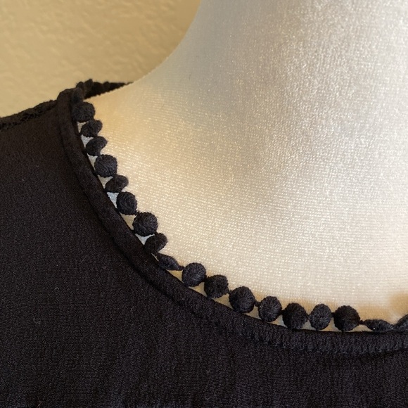 Daniel Rainn Black Flutter Sleeve Smocked Blouse. Size XS. Tie back of neck. - Picture 6 of 16